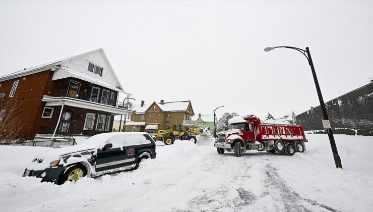 ABD'de kar fırtınası hava ve kara trafiğini felç etti