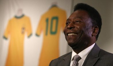 Brezilyalı efsane futbolcu Pele 82 yaşında hayatını kaybetti