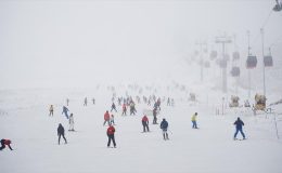 Erciyes'te pistler kayakseverlerle doldu