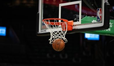 NBA'de Blazers'ı yenen Bucks, serisini 8 maça çıkardı