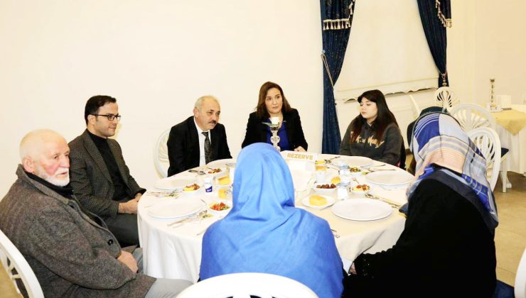 Huzurevi sakinleri Başkan Esen ile iftar sofrasında buluştu