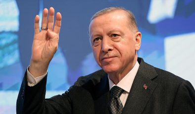 Cumhurbaşkanı Erdoğan: Gençlerimizi geleceğimizi emanet edeceğimiz cevherler olarak görüyoruz
