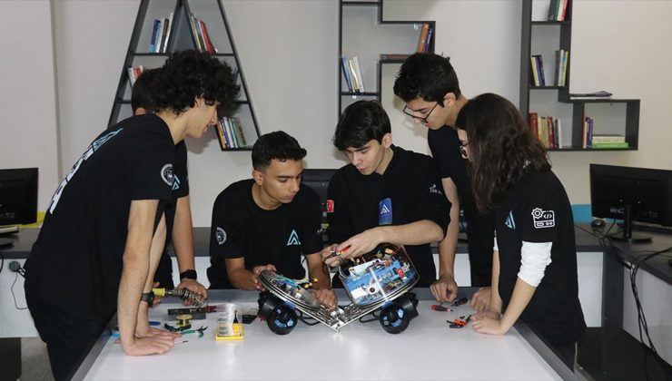 Adanalı öğrenciler otonom su altı aracı “ALESTA” ile Singapur'da yarışacak