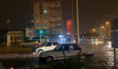 Antalya'da şiddetli yağış yaşamı olumsuz etkiledi: 5 ilçede eğitime 1 gün ara verildi