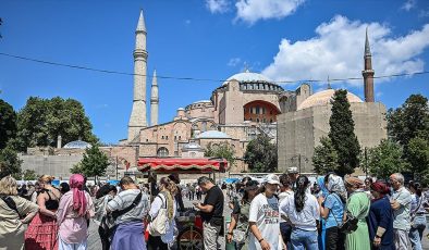 BBC Türkiye'ye gelen yabancı turist sayısındaki artışa dikkati çekti