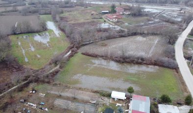 Bilecik'te selin etkili olduğu köyde tarım arazisi ve yolları su bastı