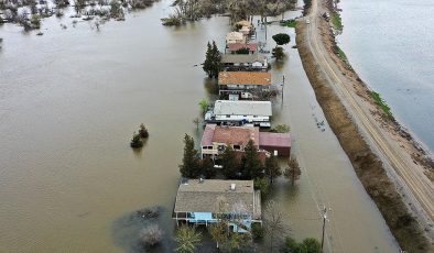 California'da “atmosferik nehir” etkisiyle oluşan yağışlar, sel ve heyelana yol açtı