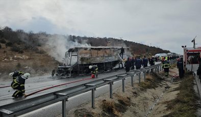 Çorum'da yolcu otobüsü kamyona çarptı, 2 kişi öldü, 5 kişi yaralandı