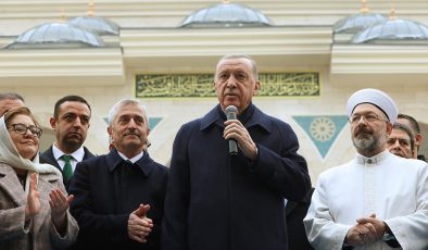 Cumhurbaşkanı Erdoğan: Camilerimiz, tevhidin olduğu kadar vahdetin, birlik ve beraberliğin sembolüdür
