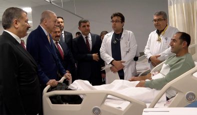 Cumhurbaşkanı Erdoğan, Hatay ve İskenderun'daki hastanelerde tedavi gören hastaları ziyaret etti