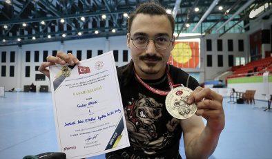 Bilek güreşi şampiyonu serebral palsili Cankat Ergin hedef yükseltti