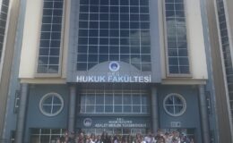 Lise öğrencileri hem İzmir’i gezdi hem üniversiteleri tanıdı
