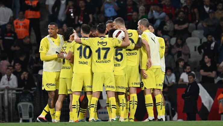 Fenerbahçe, VavaCars Fatih Karagümrük'ü deplasmanda 2-1 mağlup etti